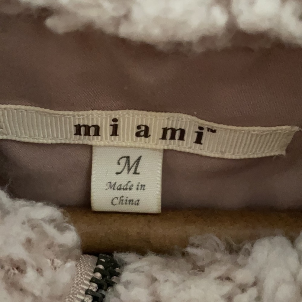 Fluffy Pull-Over! - Picture 3 of 6